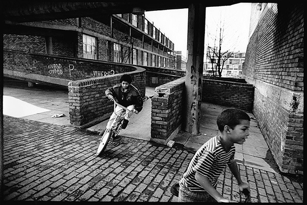 ©Neil Turner. July 1990, Angell Town Estate, Brixton