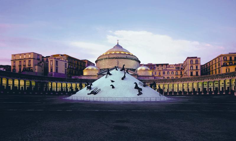 La Montagna di Sale di Mimmo Paladino a Piazza Plebiscito - Napoli